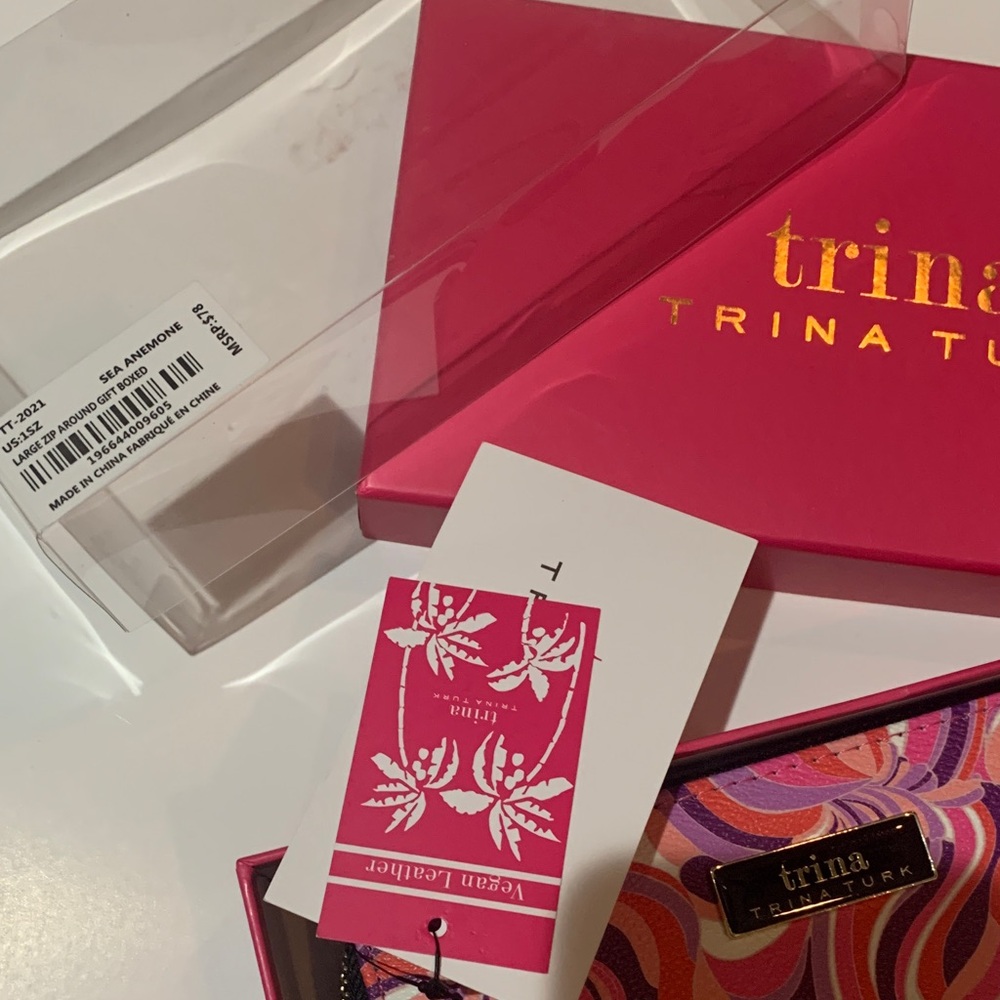 NWT Trina Turk Vibrant Pink and Purple Wallet - Picture 2 of 5